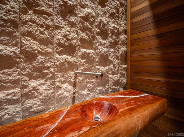 1230 Neptune Ave, Encinitas CA 92024