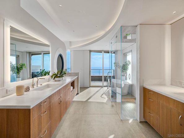 1230 Neptune Ave, Encinitas CA 92024