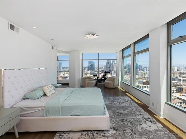 645 Front St 2004, San Diego CA 92101