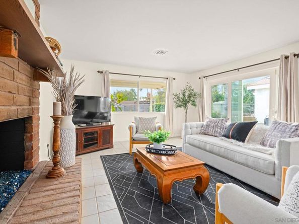 14105 Durhullen Dr, Poway CA 92064