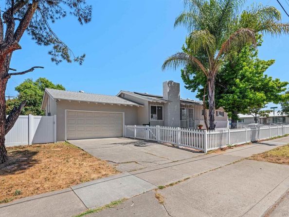 1174 E Madison Ave., El Cajon CA 92021