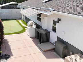 1011 Knowles Ave., Carlsbad CA 92008