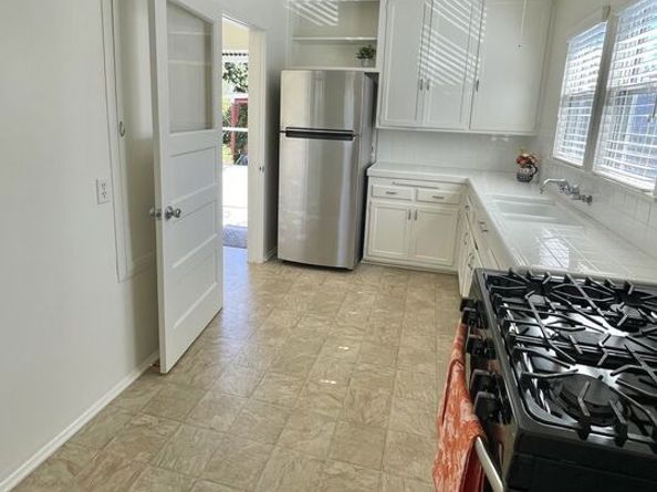 854 Rose Avenue, Venice CA 90291