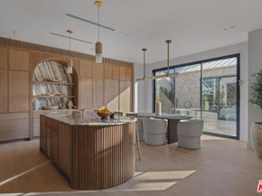 14000 Otsego Street, Sherman Oaks CA 91423