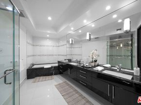 1318 Roxbury Drive 219, Los Angeles CA 90035