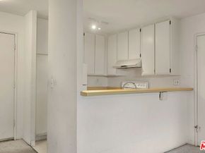 11645 Montana Avenue 215, Los Angeles CA 90049