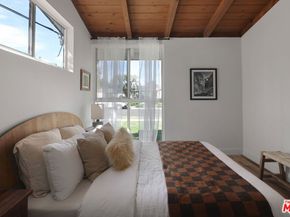 20330 Bryant Street, Winnetka CA 91306