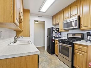 11813 Runnymede Street 30, North Hollywood CA 91602