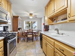 11813 Runnymede Street 30, North Hollywood CA 91602