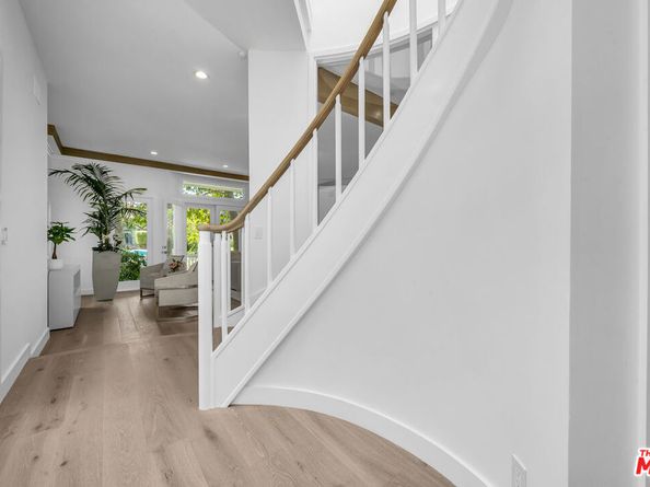 2620 Grand Canal, Venice CA 90291