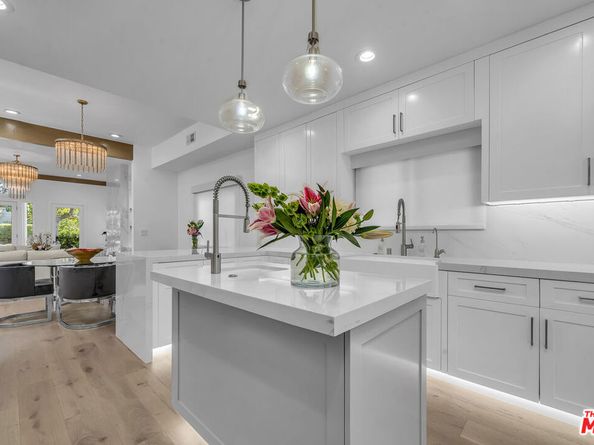 2620 Grand Canal, Venice CA 90291