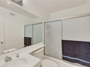 19231 Sherman 27, Reseda CA 91335