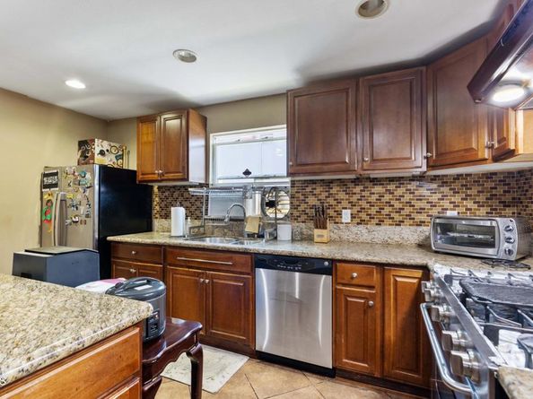 1421 E Abbottson Street, Carson CA 90746