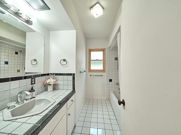 3106 Honolulu Avenue, La Crescenta CA 91214