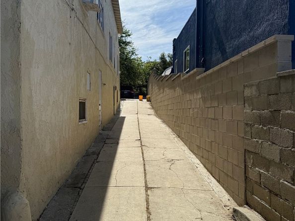 1055 N Stone Street, Los Angeles CA 90063