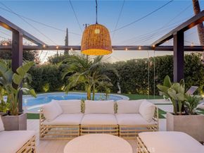 8161 Encino Avenue, Northridge CA 91325