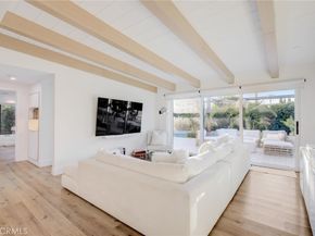 8161 Encino Avenue, Northridge CA 91325