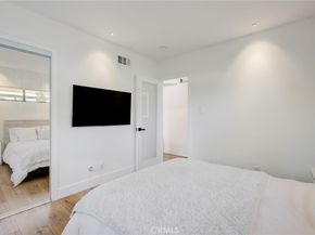 8161 Encino Avenue, Northridge CA 91325