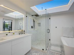 8161 Encino Avenue, Northridge CA 91325