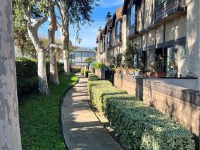 19230 Wyandotte 14, Reseda CA 91335