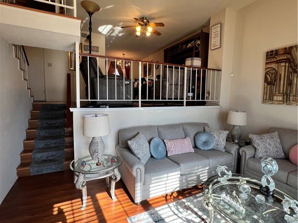 19230 Wyandotte 14, Reseda CA 91335