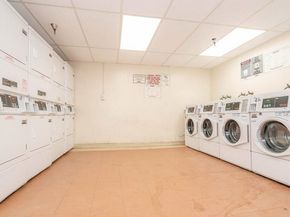 7631 Reseda, Reseda CA 91335