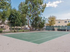 7631 Reseda, Reseda CA 91335