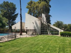 7631 Reseda, Reseda CA 91335