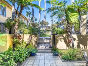 1615 N Laurel Avenue 203, Los Angeles CA 90046