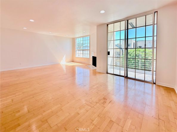 1129 Larrabee Street 10, West Hollywood CA 90069