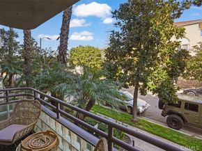 1819 Holmby Avenue 104, Los Angeles CA 90025