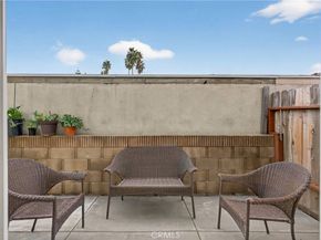 824 N Pasadena, Azusa CA 91702