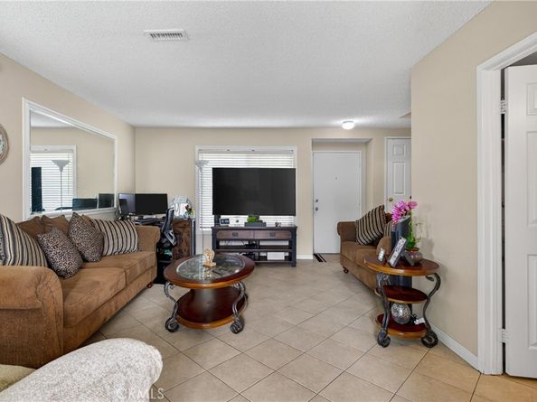 824 N Pasadena, Azusa CA 91702