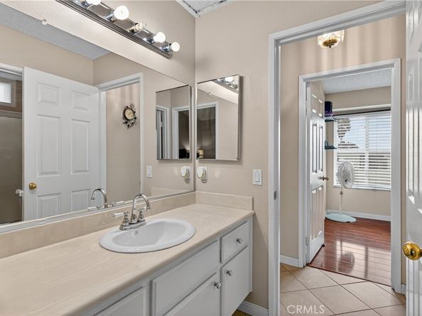 824 N Pasadena, Azusa CA 91702