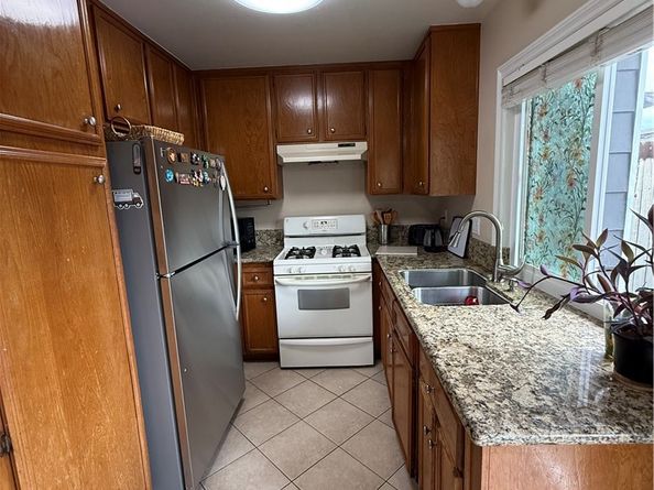 824 N Pasadena, Azusa CA 91702