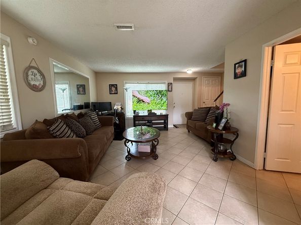 824 N Pasadena, Azusa CA 91702