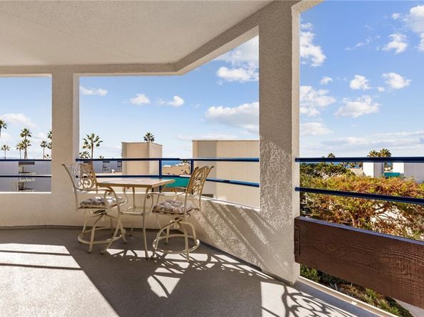 510 The Village 203, Redondo Beach CA 90277