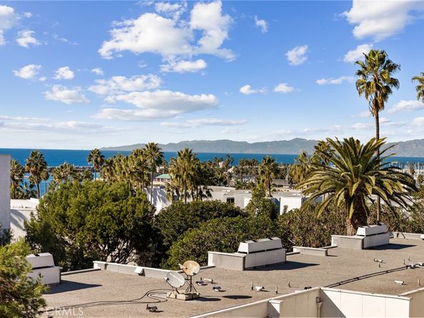 510 The Village 203, Redondo Beach CA 90277