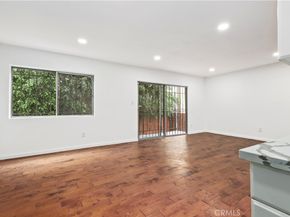 1045 N Kings Road 105, West Hollywood CA 90069