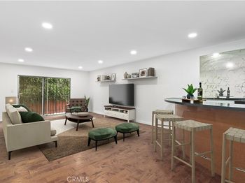 1045 N Kings Road