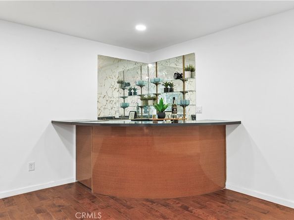 1045 N Kings Road 105, West Hollywood CA 90069