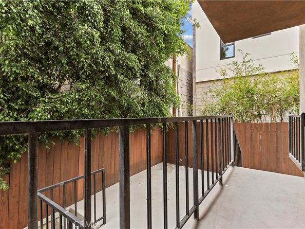 1045 N Kings Road 105, West Hollywood CA 90069