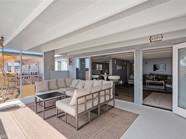 2208 The Strand, Manhattan Beach CA 90266