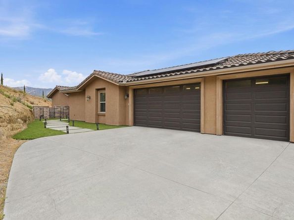 1910 Harbison Canyon Rd, El Cajon CA 92019