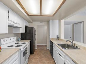 1040 E Washington Avenue 33, Escondido CA 92025