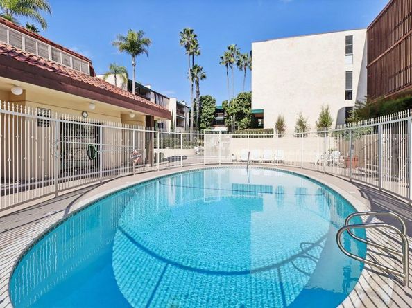 6455 La Jolla Boulevard 122, La Jolla CA 92037