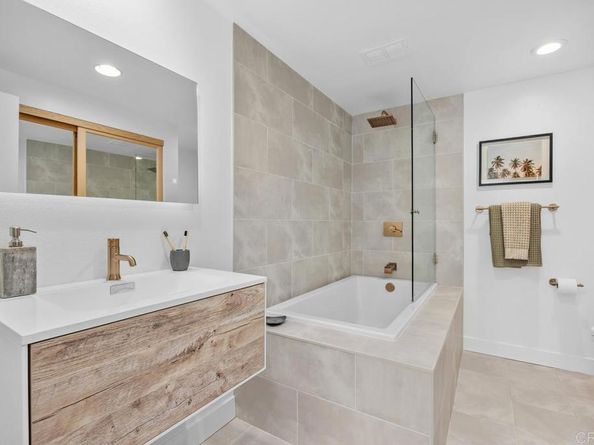 7021 Estrella De Mar Rd, Carlsbad CA 92009