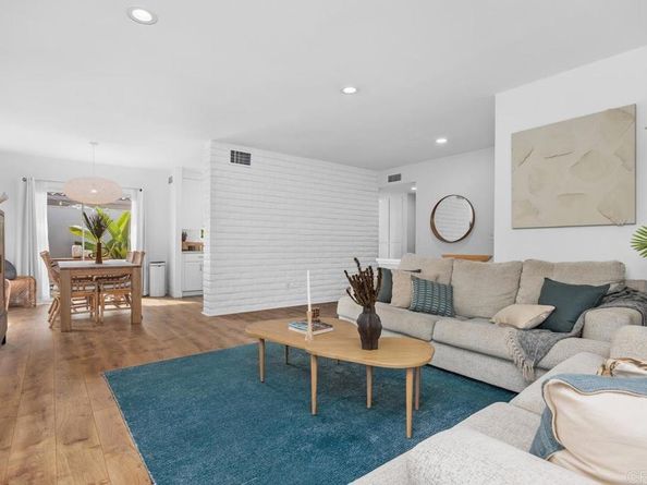 7021 Estrella De Mar Rd, Carlsbad CA 92009