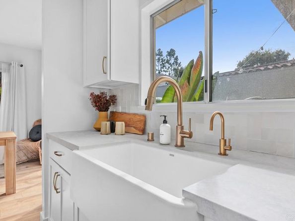 7021 Estrella De Mar Rd, Carlsbad CA 92009