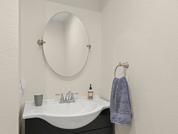 870 Ginger Avenue, Carlsbad CA 92011